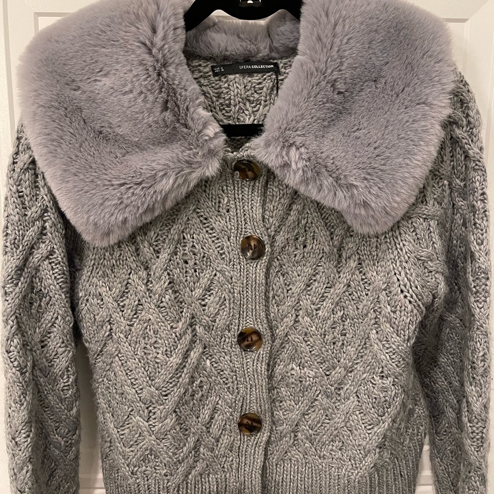 NWT gray knitted sweater size M for women